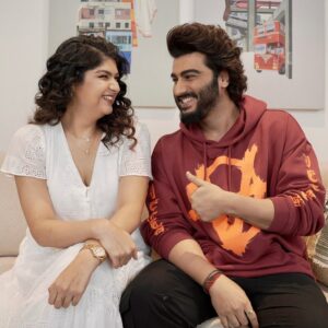 Anshula Kapoor Instagram - Happy birthday to my whole world ❤️ 
Love you to infinity @arjunkapoor 
My wish for you is that may happiness always surround you (even if that means countless Farfetch orders 🤣), and may you always feel a forcefield of love around you. May this year give you everything that your heart desires, and then some. ♾️❤️