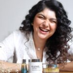Anshula Kapoor Instagram – If you’re unfamiliar with ELEMIS, let me tell you that it is synonymous with luxury skincare and they use the best ingredients in their products to make sure our skin barrier is maintained & our skin is glowy and hydrated! 🤌🏻✨
Now here’s the good news: @elemis_india is finally available at Nykaa Luxe in India which means no more waiting for your favourites! 🚚
My top 3 of the most loved products from the brand are:
✨ gotta start with the cult favourite Pro-Collagen Cleansing Balm! I loveee a good cleansing balm & this is one of the best I’ve used. So happy it’s going to be easily available now! It smells divine & takes off all the makeup, sunscreen and grime on my face, leaving my skin super soft and hydrated.
✨ The Dynamic Resurfacing Facial Pads work very well for my sensitive skin. And when I use it religiously, I really do notice a huge difference in my skin. The pores are smaller & my skin looks brighter & more even toned. Best part is that the pads are a 2-in-1 exfoliator. One side is for physical exfoliation and the smooth side is for gentle chemical exfoliation.
✨ the Pro-Collage Marine Oil is very lightweight even for hot and humid weather. I especially love using it at night after I cleanse my face. I find that it has a soothing effect on my skin.
Try them out from @mynykaa and I promise you won’t be disappointed! 💙
#ELEMISIndia #ELEMISXNykaa #ELEMISXNykaaLuxe #LoveELEMIS #Ad