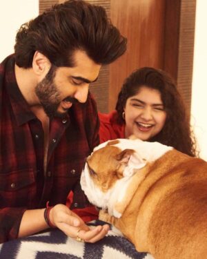 Anshula Kapoor Instagram - No matter how many times you experience the death of someone you love, It still doesn’t prepare you for the next time you loose someone. 

My bundle of joy, the happiest bulldog ever, the most loving, the most caring gol matol left us yesterday. It’s been a day and it still hasn’t sunk in. I don’t know how long it will take for it to hit me. Every loss hits hard, every loss knocks the wind out of you.. and you’re never prepared. 
We love you Max. Always and forever. I know mom Choco and Fubu will take good care of you on the other side. And I hope they keep you surrounded by an endless supply of peanut butter, chicken, dahi and apples. 

Thank you for loving us unconditionally, during our darkest times and during our best times. Home is not the same without you. Love you forever my Maxalulu 🤍♾️