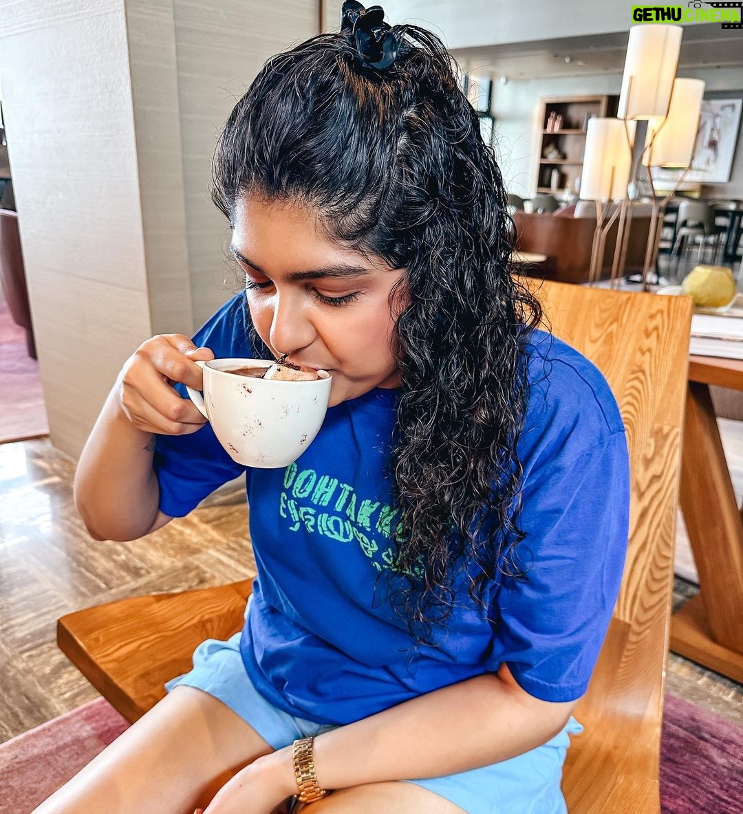 Anshula Kapoor Instagram - This weather’s got me craving hot chocolate.. so just gracing your feed with photos of me sipping the best hot chocolate I’ve had this year, toothy chocolate filled smile and all 🤓🍫 The Westin Resort & Spa, Himalayas