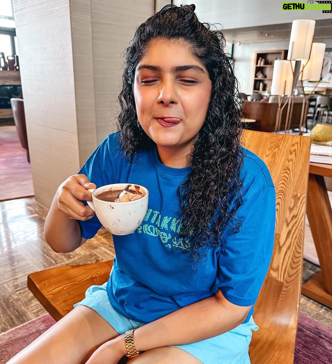 Anshula Kapoor Instagram - This weather’s got me craving hot chocolate.. so just gracing your feed with photos of me sipping the best hot chocolate I’ve had this year, toothy chocolate filled smile and all 🤓🍫 The Westin Resort & Spa, Himalayas