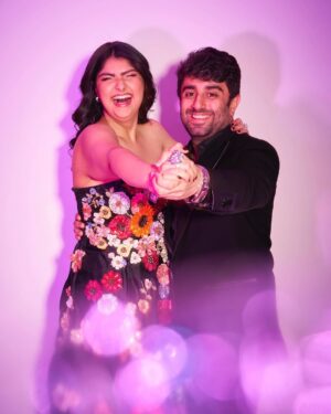 Anshula Kapoor Instagram - Forever smiling my biggest “where them eyes at” smile when he’s around 💖🦋 

#WeBeGoofballs