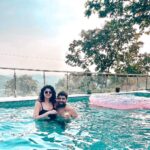 Anshula Kapoor Instagram - Float like a butterfly, swim like a fish 🤓 #MyHappyPlace #PoolHairDontCare #JustKeepSwimming #MyKindOfBlues
