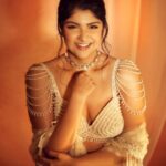 Anshula Kapoor Instagram - My kinda White December 🤍 Outfit - @nitikagujralofficial @amigos.rizwan Accessories - @anayah_jewellery @spiffypublicrelations Footwear - @crimzonworld Bag - @thepinkpotli Styled by - @mohitrai with @ruchikrishnastyles @teammrstyles Assisted by - @saumyanaiik @chahat_styles Photography - @visualaffairs_va Hair - @ruchithakur.5 Makeup - @divyashetty_