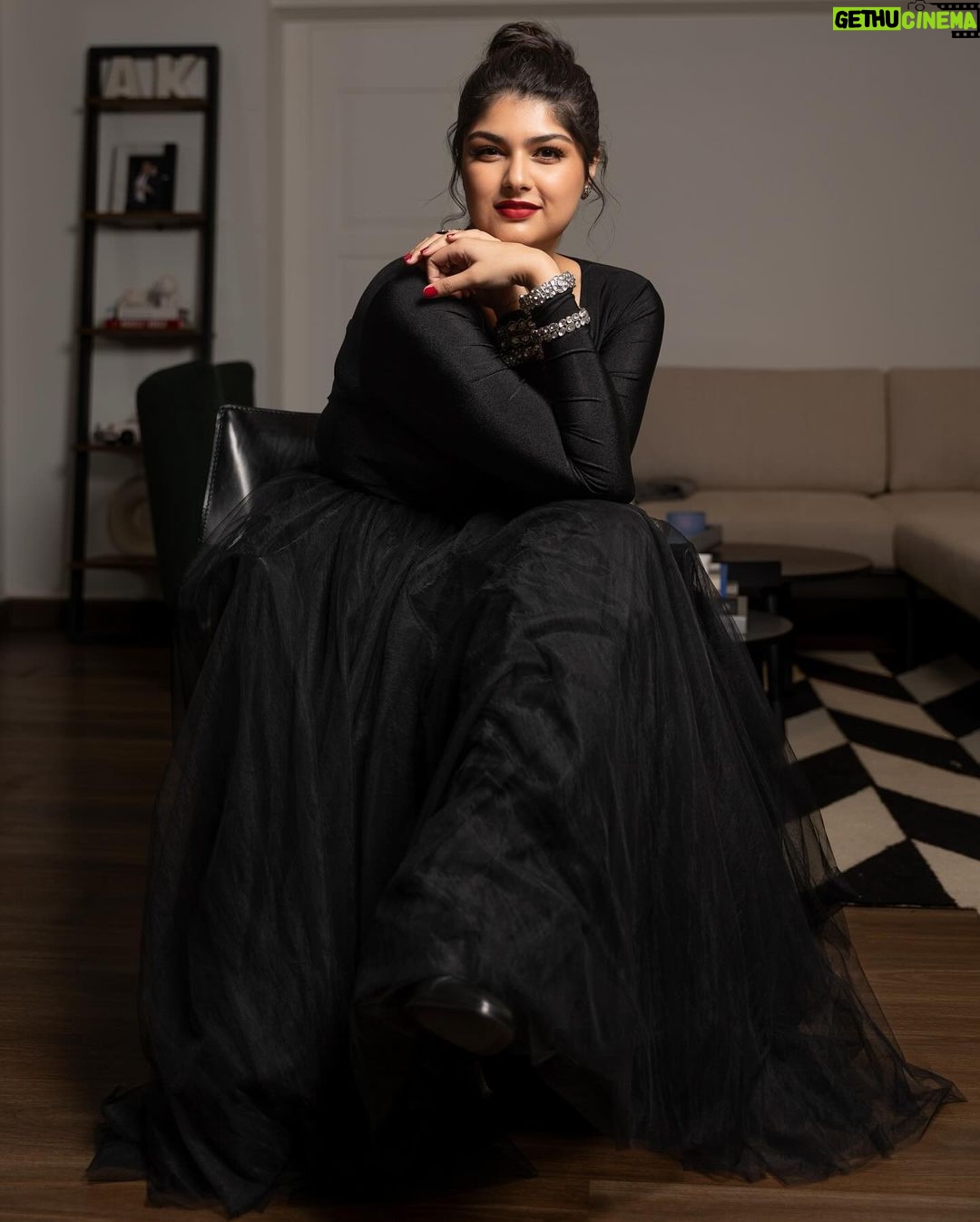 Anshula Kapoor Instagram - Can you tell black is my favorite colour? 🖤 Styled by @shereenlovebug Style team @jahnavi.kothari Hair by @ruchithakur.5 Makeup by @goldandglittr Bodysuit: @shopmonokrom Skirt: @brindasneha Jewellery : @amrapalijewels Photographed by @sunnychothaniphotography Managed by @niharika_bhanushali
