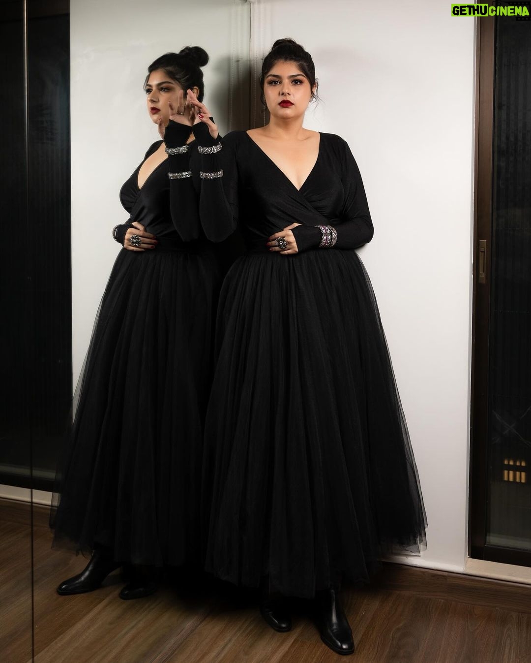 Anshula Kapoor Instagram - Can you tell black is my favorite colour? 🖤 Styled by @shereenlovebug Style team @jahnavi.kothari Hair by @ruchithakur.5 Makeup by @goldandglittr Bodysuit: @shopmonokrom Skirt: @brindasneha Jewellery : @amrapalijewels Photographed by @sunnychothaniphotography Managed by @niharika_bhanushali