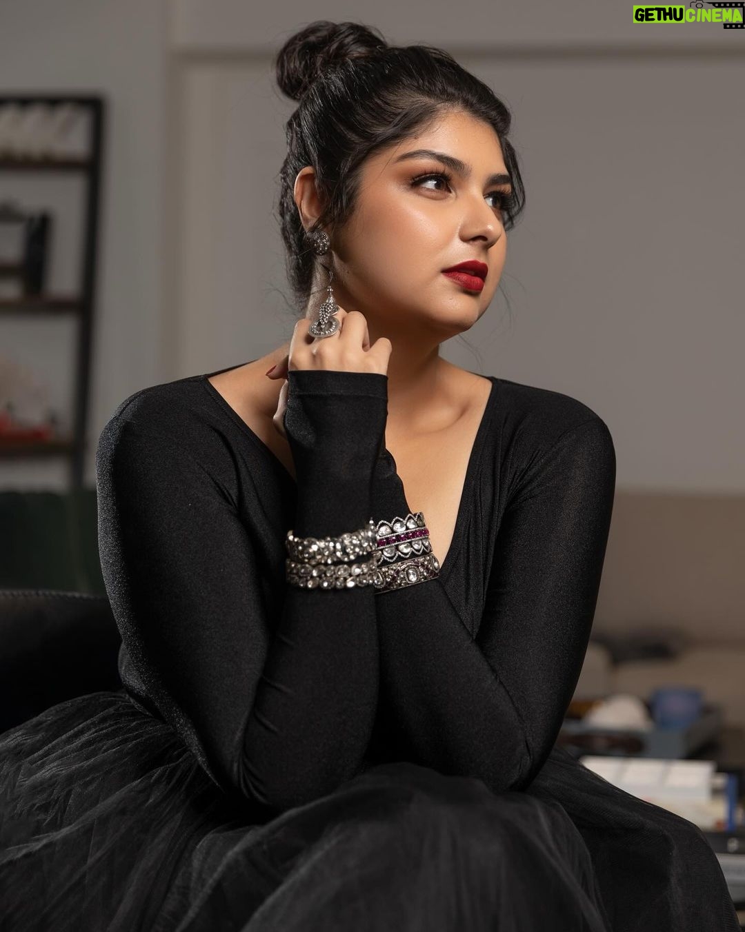 Anshula Kapoor Instagram - Can you tell black is my favorite colour? 🖤 Styled by @shereenlovebug Style team @jahnavi.kothari Hair by @ruchithakur.5 Makeup by @goldandglittr Bodysuit: @shopmonokrom Skirt: @brindasneha Jewellery : @amrapalijewels Photographed by @sunnychothaniphotography Managed by @niharika_bhanushali