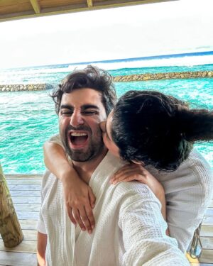 Anshula Kapoor Instagram - Happy birthday to the reason I smile my biggest smiles. Thank you for making me feel loved every single day. For making my okay days turn into amaze days. Promise I’ll always laugh at even your lamest jokes forever 🤣
Easy breezy @rohanthakkar1511 ♾️