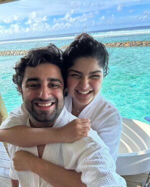Anshula Kapoor Instagram - Happy birthday to the reason I smile my biggest smiles. Thank you for making me feel loved every single day. For making my okay days turn into amaze days. Promise I’ll always laugh at even your lamest jokes forever 🤣
Easy breezy @rohanthakkar1511 ♾️