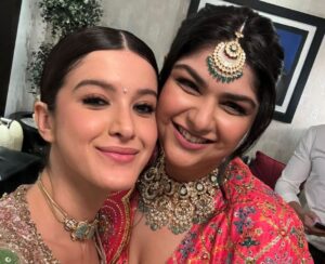 Anshula Kapoor Instagram - Happy Diwali ✨❤️ 
#HappyShinyFaces