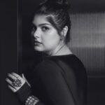 Anshula Kapoor Instagram - Felt cute so created an old school black and white moment 🤓🖤