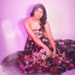 Anshula Kapoor Instagram - Felt cuter than a guldasta last night 💐☺️ Styled by @shereenlovebug with assistance from @snehhasuresh @riaasthana @jahnavi.kothari Makeup: @divyashetty_ Hair: @ruchithakur.5 📸 @visualaffairs_va 👗: @labelamoda.in 💎: @anmoljewellers 👛: @tedbaker 👡: @shoprivr.in