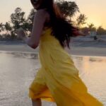 Anukreethy Vas Instagram - was and will always be a lover of the ocean 🌊 🌊 . . #beach #beachlife #ocean #oceanlover #anukreethyvas #trendingreels #trending #trendingsongs #explore #explorepage #kollywood #tollywood Mumbai, Maharashtra