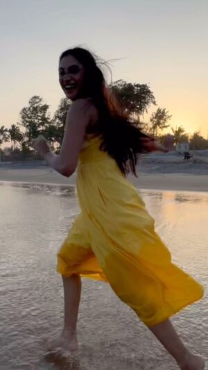 Anukreethy Vas Instagram - was and will always be a lover of the ocean 🌊 🌊 
.
.
#beach #beachlife #ocean #oceanlover #anukreethyvas #trendingreels #trending #trendingsongs #explore #explorepage #kollywood #tollywood
