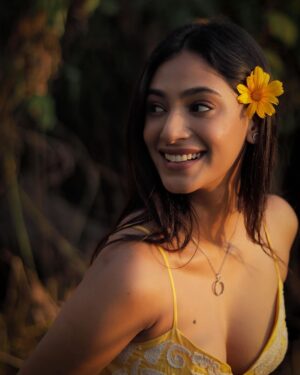 Anukreethy Vas Instagram - A burst of yellow in the golden hour, where smiles and flowers bloom. 🌻🌼☀️
.
Captured by @kilaruness 📸 
.
#goldenhour #flowers #anukreethyvas #photography .
#goldenhour #goldenhourmagic #smileandshine #yellow #anukreethyvas #tollywood #tollywoodactress #kollywood #kollywoodcinema #kollywoodactress #photography