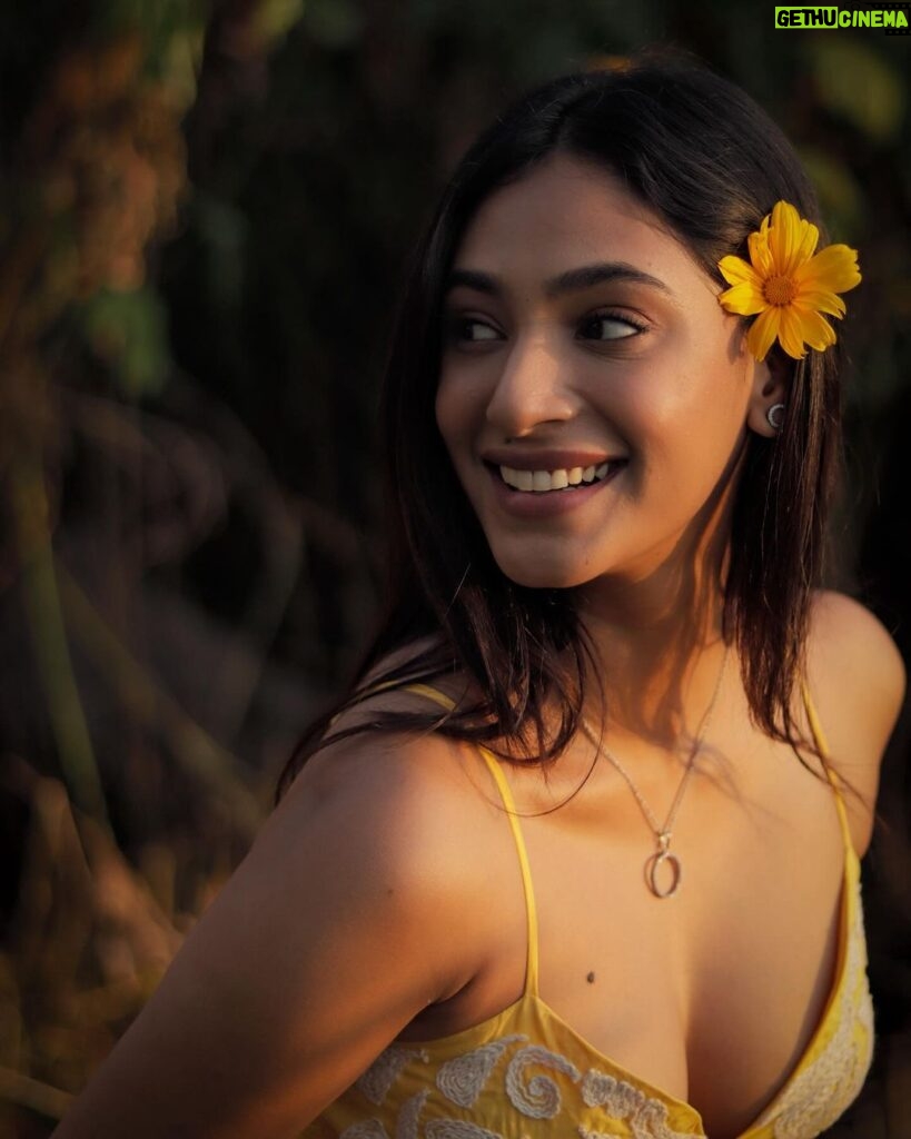 Anukreethy Vas Instagram - A burst of yellow in the golden hour, where smiles and flowers bloom. 🌻🌼☀ . Captured by @kilaruness 📸 . #goldenhour #flowers #anukreethyvas #photography . #goldenhour #goldenhourmagic #smileandshine #yellow #anukreethyvas #tollywood #tollywoodactress #kollywood #kollywoodcinema #kollywoodactress #photography Hyderabad