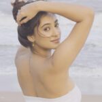 Anukreethy Vas Instagram – Jamal kudu apadiye konjam love um kudu 😉😂❤️🥰 
.
Shot on @apple iPhone by @kilaruness 📸 
Caption by @kilaruness too 🤣
.
.
Song credits @animalthefilm @tannaz.davoodi @iambobbydeol 
.
.

#GoldenHourGlow #SeasideElegance #SunsetDreaming #OceanSerenity #NaturePortrait #SunsetMagic #ByTheSea #BeautifulSunset #BeachBeauty #SerenadeByTheSea #CoastalCharm #SunsetVibes #DreamyDays #WhitedressMoment #SeasideGoddess #CapturedByTheSea #SunsetReflections #EternalSunset #SeascapeMagic #ChasingSunsets #kilarunessclicks #kollywood #kollywoodcinema #kollywoodactress #tollywood #anukreethyvas #explorepage @coralbeachresortmahabalipuram Chennai, India
