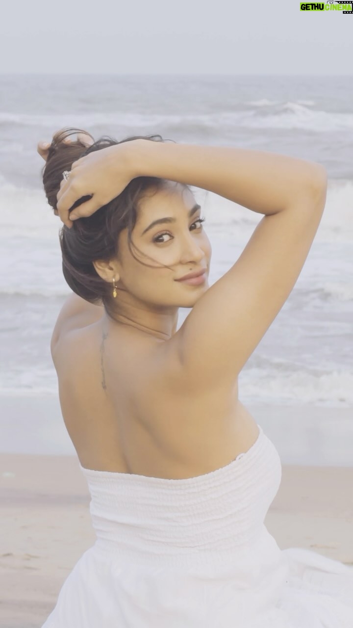 Anukreethy Vas Instagram - Jamal kudu apadiye konjam love um kudu 😉😂❤️🥰 . Shot on @apple iPhone by @kilaruness 📸 Caption by @kilaruness too 🤣 . . Song credits @animalthefilm @tannaz.davoodi @iambobbydeol . . #GoldenHourGlow #SeasideElegance #SunsetDreaming #OceanSerenity #NaturePortrait #SunsetMagic #ByTheSea #BeautifulSunset #BeachBeauty #SerenadeByTheSea #CoastalCharm #SunsetVibes #DreamyDays #WhitedressMoment #SeasideGoddess #CapturedByTheSea #SunsetReflections #EternalSunset #SeascapeMagic #ChasingSunsets #kilarunessclicks #kollywood #kollywoodcinema #kollywoodactress #tollywood #anukreethyvas #explorepage @coralbeachresortmahabalipuram Chennai, India