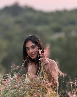 Anukreethy Vas Instagram - Watching sunsets enjoying the golden hour amidst flowers is one of my favourite things to do 🌅 🌺 🌷 
.
Last from this series I promise 🙈
.
Captured by @kothapalli.bhaskar 📸 
.
Dress from @labelritukumar 👗 
.
#sunset #goldenhour #anukreethyvas #kollywood #kollywoodcinema #kollywoodactress #tollywood #tollywoodactress #trending #explore #explorepage