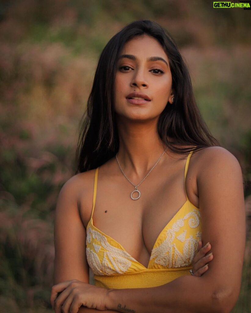 Anukreethy Vas Instagram - Last from this series 🌻🌼☀️ . A burst of yellow in the golden hour, where smiles and flowers bloom. 🌻🌼☀️ . Captured by @kilaruness 📸 . #goldenhour #flowers #anukreethyvas #photography . #goldenhour #goldenhourmagic #smileandshine #yellow #anukreethyvas #tollywood #tollywoodactress #kollywood #kollywoodcinema #kollywoodactress #photography Hyderabad