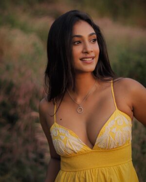 Anukreethy Vas Instagram - Last from this series 🌻🌼☀️
.

A burst of yellow in the golden hour, where smiles and flowers bloom. 🌻🌼☀️
.
Captured by @kilaruness 📸 
.
#goldenhour #flowers #anukreethyvas #photography .
#goldenhour #goldenhourmagic #smileandshine #yellow #anukreethyvas #tollywood #tollywoodactress #kollywood #kollywoodcinema #kollywoodactress #photography