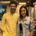 Anukreethy Vas Instagram - I bumped into this amazing person @thedeverakonda 🤩🥰 . . @halo_hyd . Manifesting Someone casting us in a movie together 🤞🏻🤞🏻 . #anukreethyvas #tollywood #vijaydevarakonda Hyderabad