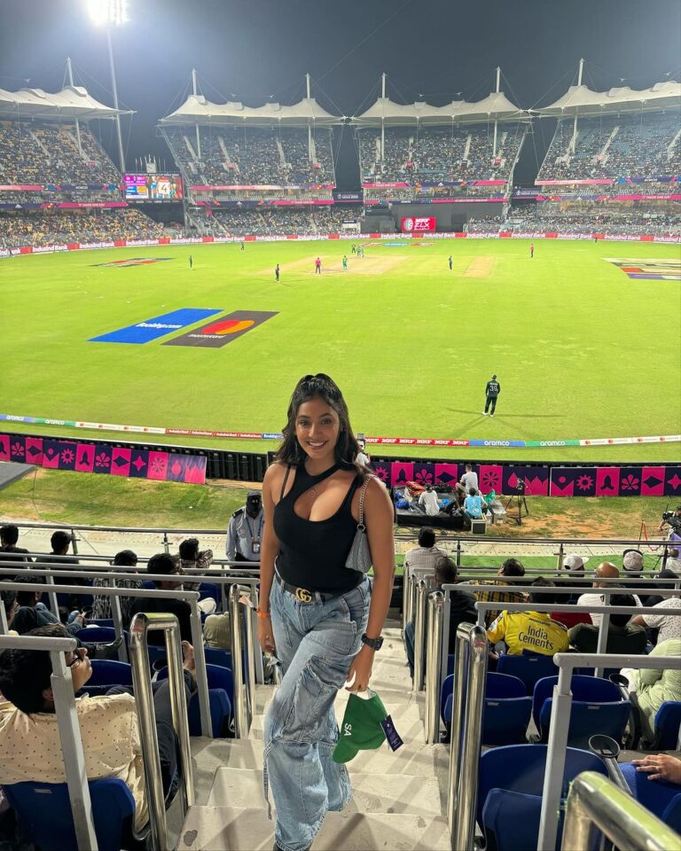 Anukreethy Vas Instagram - World Cup 2023 🏆 🏏 . South Africa vs Pakistan 🌼 . . #worldcup #worldcip2023 #chepauk #chepaukstadium #bleedblue #india #cricket #anukreethyvas Chepauk Stadium