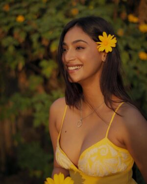 Anukreethy Vas Instagram - A burst of yellow in the golden hour, where smiles and flowers bloom. 🌻🌼☀️
.
Captured by @kilaruness 📸 
.
#goldenhour #flowers #anukreethyvas #photography .
#goldenhour #goldenhourmagic #smileandshine #yellow #anukreethyvas #tollywood #tollywoodactress #kollywood #kollywoodcinema #kollywoodactress #photography