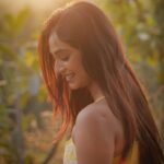 Anukreethy Vas Instagram – When life imitates the golden hour – radiant , warm and full of smiles. 🌅 💛
.
Captured by @kilaruness 📸 
.
#goldenhour #goldenhourmagic #smileandshine #yellow #anukreethyvas #tollywood #tollywoodactress #kollywood #kollywoodcinema #kollywoodactress #photography Hyderabad