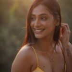 Anukreethy Vas Instagram – When life imitates the golden hour – radiant , warm and full of smiles. 🌅 💛
.
Captured by @kilaruness 📸 
.
#goldenhour #goldenhourmagic #smileandshine #yellow #anukreethyvas #tollywood #tollywoodactress #kollywood #kollywoodcinema #kollywoodactress #photography Hyderabad