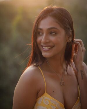Anukreethy Vas Instagram - When life imitates the golden hour - radiant , warm and full of smiles. 🌅 💛
.
Captured by @kilaruness 📸 
.
#goldenhour #goldenhourmagic #smileandshine #yellow #anukreethyvas #tollywood #tollywoodactress #kollywood #kollywoodcinema #kollywoodactress #photography