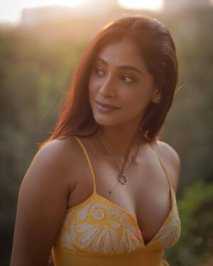 Anukreethy Vas Instagram - When life imitates the golden hour - radiant , warm and full of smiles. 🌅 💛
.
Captured by @kilaruness 📸 
.
#goldenhour #goldenhourmagic #smileandshine #yellow #anukreethyvas #tollywood #tollywoodactress #kollywood #kollywoodcinema #kollywoodactress #photography