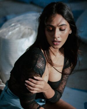 Anukreethy Vas Instagram - Embracing the golden hour glow in black-and bold 🖤🔥
.
Clicked by @kilaruness 📸 
.
.
