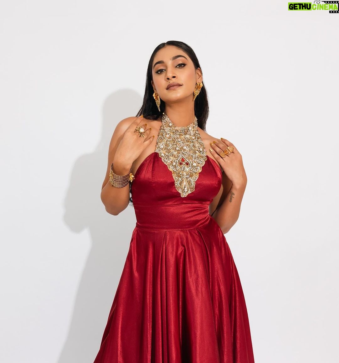 Anukreethy Vas Instagram - This dress is a yes π . . @anukreethy_vas for @she_awards π for best debutant actress - DSP β€οΈ Styling: @stylingbykarthikaswin ππΌ Outfit: @archana.karthick π Jewell: @rajianand π Makeup: @mild.tones π Hair: @hairstylist_rajee1111 π©πΌβ𦱠Photo: @anupamasindhia πΈ @livingin24fps πΈ . . #sheawards #anukreethyvas #trending #bestdebutfemale #dsp #kollywood #kollywoodcinema #kollywoodactress #tollywood #tollywoodactress #trending #explorepage #editorial #photography #fashion Chennai, India