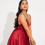 Anukreethy Vas Instagram - This dress is a yes 💋 . . @anukreethy_vas for @she_awards 🏆 for best debutant actress - DSP ❤️ Styling: @stylingbykarthikaswin 💃🏼 Outfit: @archana.karthick 👗 Jewell: @rajianand 💍 Makeup: @mild.tones 👄 Hair: @hairstylist_rajee1111 👩🏼‍🦱 Photo: @anupamasindhia 📸 @livingin24fps 📸 . . #sheawards #anukreethyvas #trending #bestdebutfemale #dsp #kollywood #kollywoodcinema #kollywoodactress #tollywood #tollywoodactress #trending #explorepage #editorial #photography #fashion Chennai, India