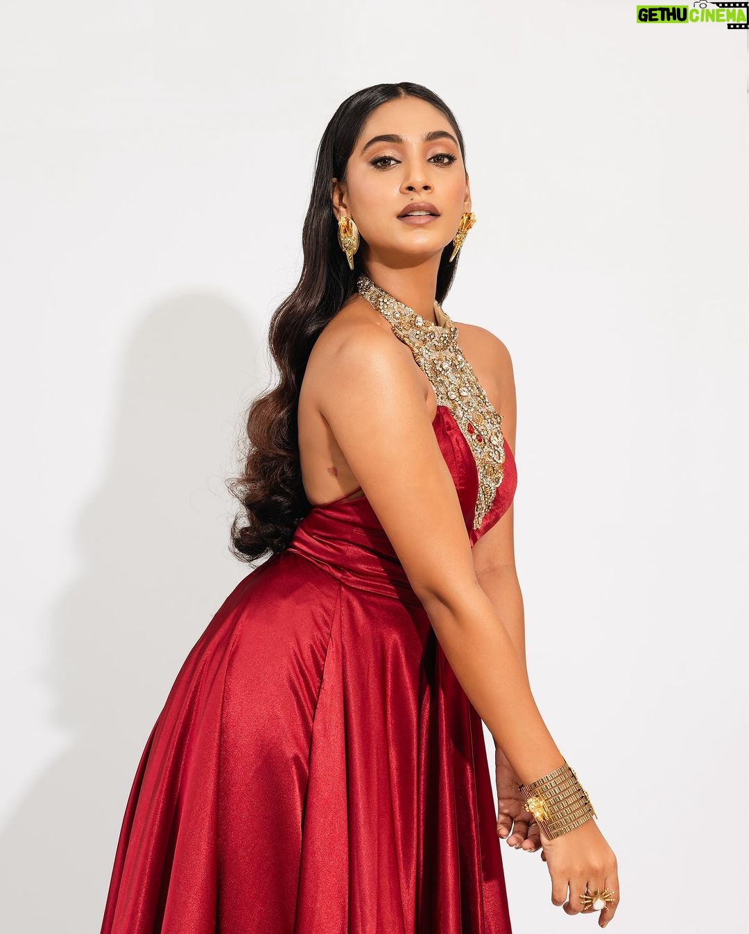 Anukreethy Vas Instagram - This dress is a yes π . . @anukreethy_vas for @she_awards π for best debutant actress - DSP β€οΈ Styling: @stylingbykarthikaswin ππΌ Outfit: @archana.karthick π Jewell: @rajianand π Makeup: @mild.tones π Hair: @hairstylist_rajee1111 π©πΌβ𦱠Photo: @anupamasindhia πΈ @livingin24fps πΈ . . #sheawards #anukreethyvas #trending #bestdebutfemale #dsp #kollywood #kollywoodcinema #kollywoodactress #tollywood #tollywoodactress #trending #explorepage #editorial #photography #fashion Chennai, India