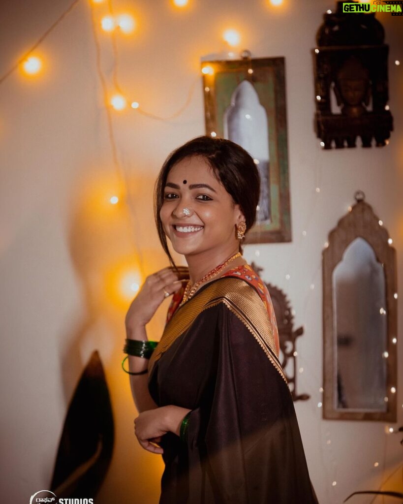 Anupama Gowda Instagram - Put on a strong face they said, But I smiled and I continue to smile 😊 Saree: @mysoresilksareesss Blouse : @kalasthreebytejaswinikranthi Jewellery: My smile 😛 PC: @raghavstudios Bangalore, India