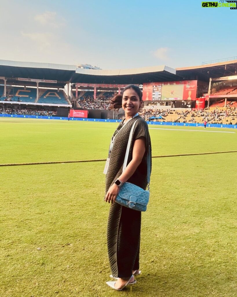 Anupama Gowda Instagram - KCC day with my people and you lovely audience =fun ♥️ Outfit : @zara (so many asked me about this fit ) @_raaghava @tejukranthi @krishithapanda Bangalore, India