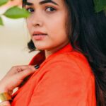 Anupama Gowda Instagram - “Celebrating every moment of life, by me being in my best element” Suvarna Jackpot @starsuvarna Outfit : @kalasthreebytejaswinikranthi Styling : @tejukranthi Assisted by ; @khushi_jagadisha Video courtesy : @raghavstudios Bangalore, India