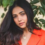 Anupama Gowda Instagram - Bee-you-tiful 🧡 Outfit : @kalasthreebytejaswinikranthi Styling : @tejukranthi Assisted by: @khushi_jagadisha PC: @raghavstudios