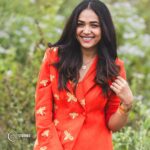 Anupama Gowda Instagram - Bee-you-tiful 🧡 Outfit : @kalasthreebytejaswinikranthi Styling : @tejukranthi Assisted by: @khushi_jagadisha PC: @raghavstudios