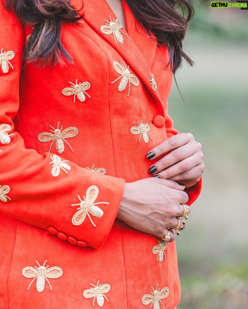Anupama Gowda Instagram - Bee-you-tiful 🧡 Outfit : @kalasthreebytejaswinikranthi Styling : @tejukranthi Assisted by: @khushi_jagadisha PC: @raghavstudios