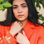 Anupama Gowda Instagram - Bee-you-tiful 🧡 Outfit : @kalasthreebytejaswinikranthi Styling : @tejukranthi Assisted by: @khushi_jagadisha PC: @raghavstudios