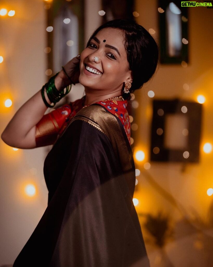 Anupama Gowda Instagram - Put on a strong face they said, But I smiled and I continue to smile 😊 Saree: @mysoresilksareesss Blouse : @kalasthreebytejaswinikranthi Jewellery: My smile 😛 PC: @raghavstudios Bangalore, India