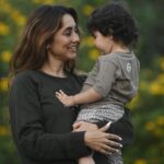 Anusha Dandekar Instagram - The two of us at 2! 😍🥹❤️ My Sa Bear, I can’t believe you are 2! You are such a bright light, so kind, so clever and so generously giving, a natural junglee, always one with the animals because your soul is as pure as theirs annnd you are an absolute cartoon, my little cutie pie… I love you more than you & I will ever know… I thank @zohajung every single day for bringing you into my life. Always forever ✨ @thebackwatersanctuary 🤎❤️🤎 Beautiful pictures by: @abdulshez