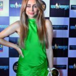 Anusha Dandekar Instagram - Premiere look, this Green Gorgeousness by @deme_love_ @gabriellademetriades 💚 Gorg hair by: @watercoloursalon @aysha_hooda @nidapatel 💜 BAAP MANUS in cinemas! ❤️ #baapmanus