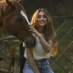 Anusha Dandekar Instagram – If you ain’t got no giddy up then giddy out my way… 

Be Kind. Be Brave. Be Wild.🤍 #Bach
@thebackwatersanctuary 
@thebisonkabini