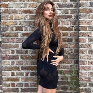 Anusha Dandekar Instagram - I hadn’t been single since school…  and now I’ve been single for the last 3.5 years and I really needed to be! It helped me break my patterns, love myself WAY more, before I choose to love someone else and enjoy my world instead of always making it about everyone else! It’s been such a beautiful journey. This trip is even more amazing because I went solo and LOVE my own company. I could do what I wanted, whenever I wanted, in my own time and finally just spend on myself! Being selfish can be hard but it’s very necessary… So Grateful! 🖤🖤🖤

Girls go solo just one time for your soul! 
❤️🫠✨