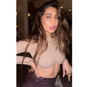 Anusha Dandekar Instagram - 1 2 3 ? 

tell me in brown hearts 🤎🤎🤎
