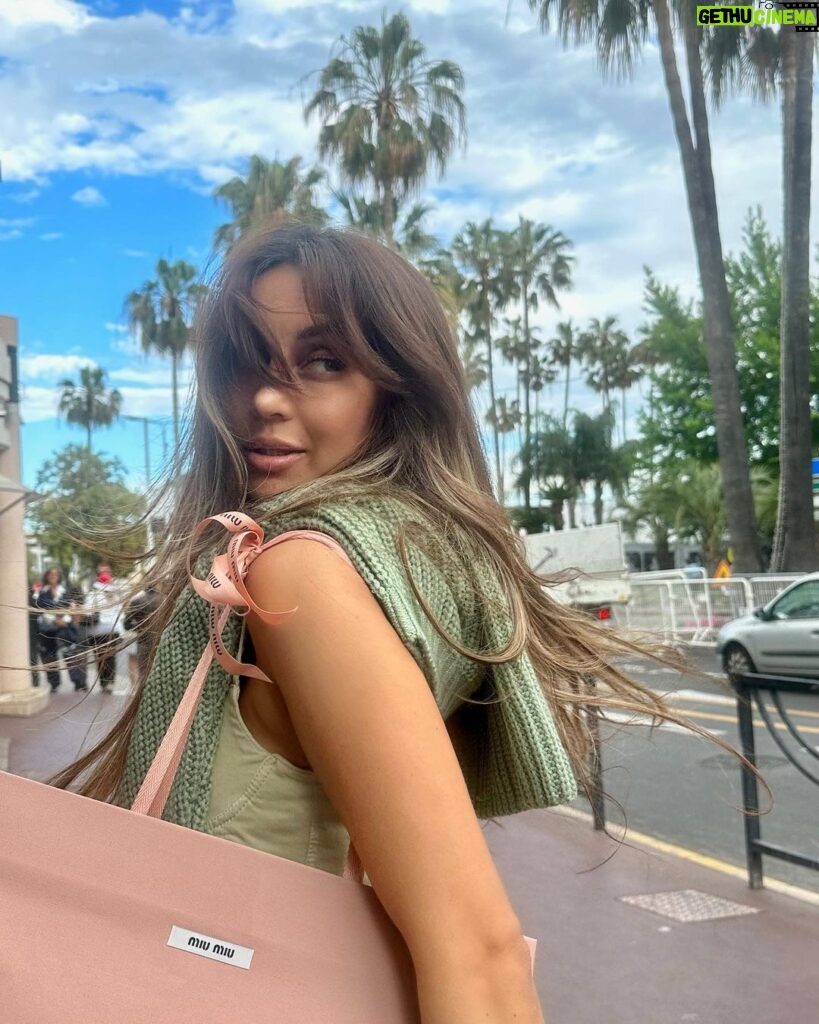 Anusha Dandekar Instagram - Just a Desi girl, who took a flight to France, Germany came in between, now shopping Italian things and letting the European breeze & sun set her soul free… The beginning… 🩵 @sashajairam 📸🫠